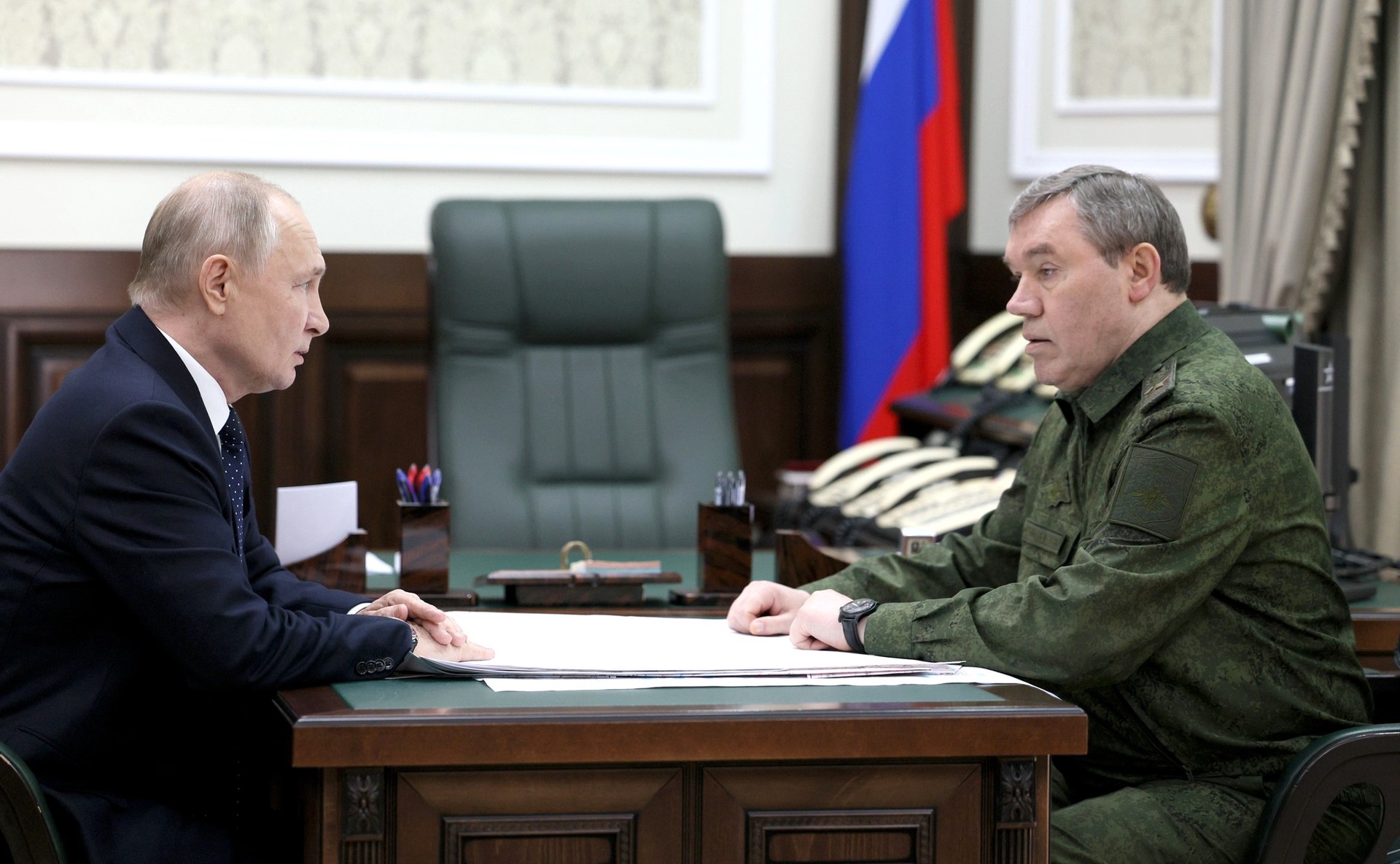 Путин посетил штаб Вооружённых сил в Ростове-на-Дону