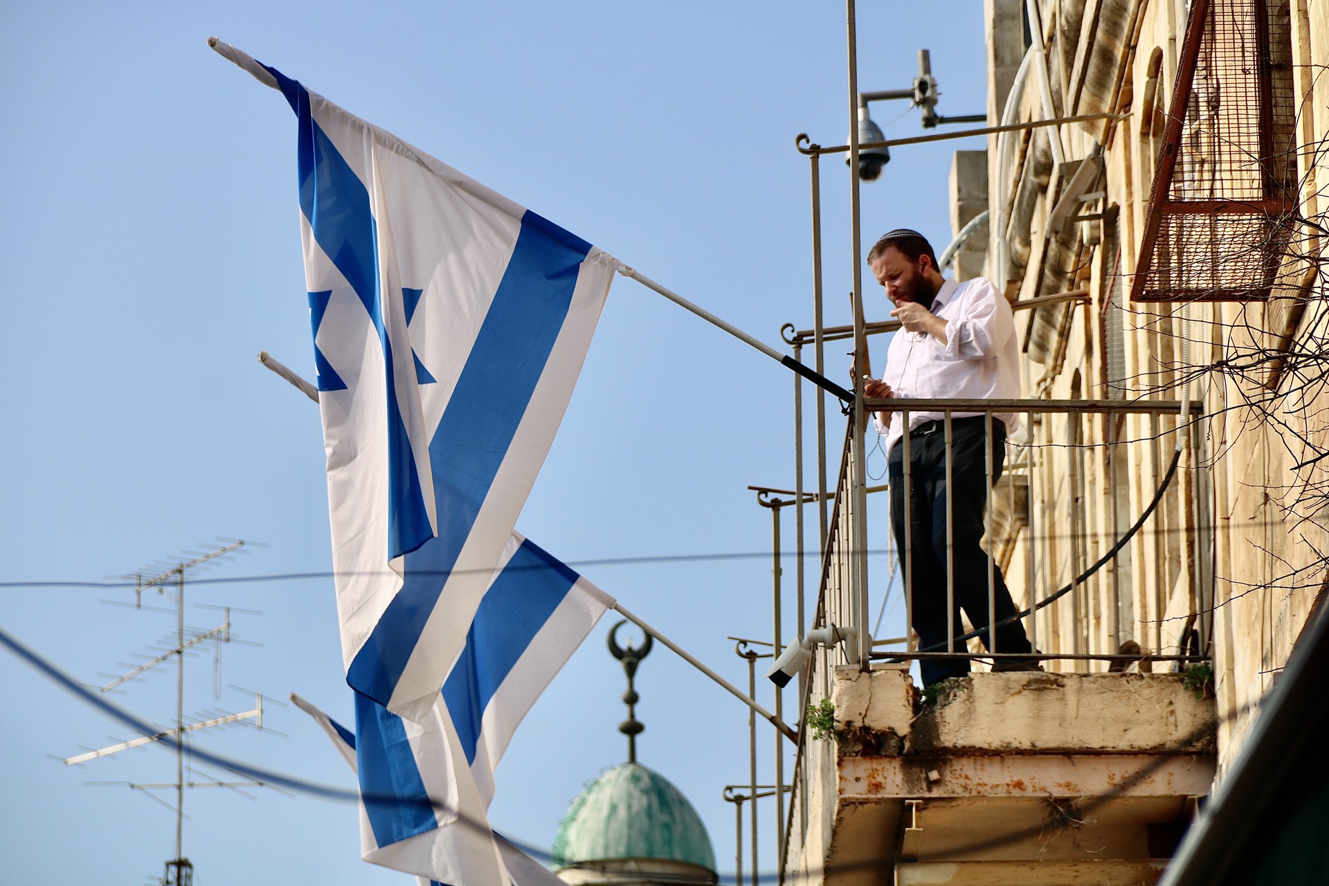 Fox News: в США учитель пообещал отрезать голову школьнице из-за флага Израиля