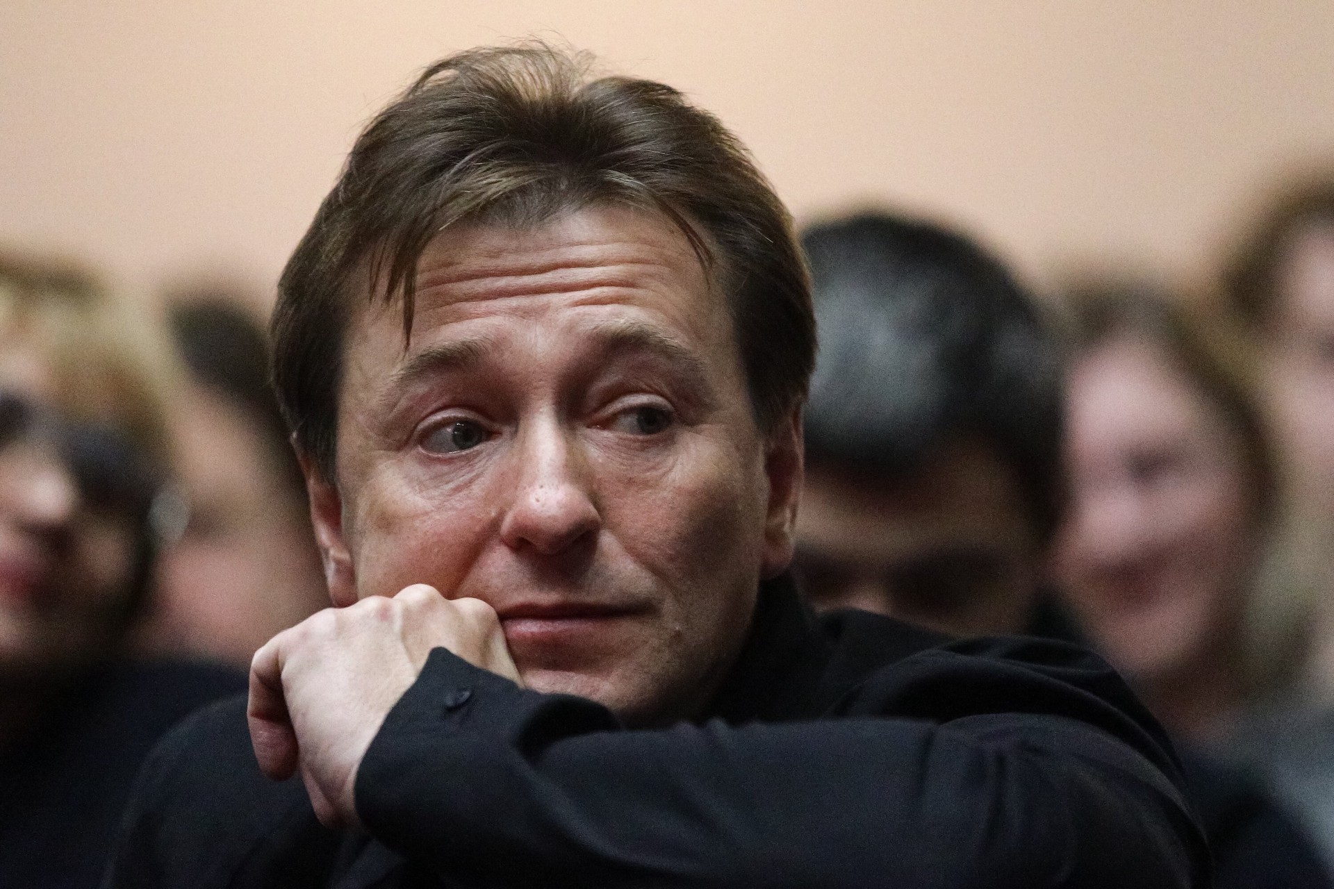 Стало известно, какую сумму может получить Безруков от торговцев масками с его лицом