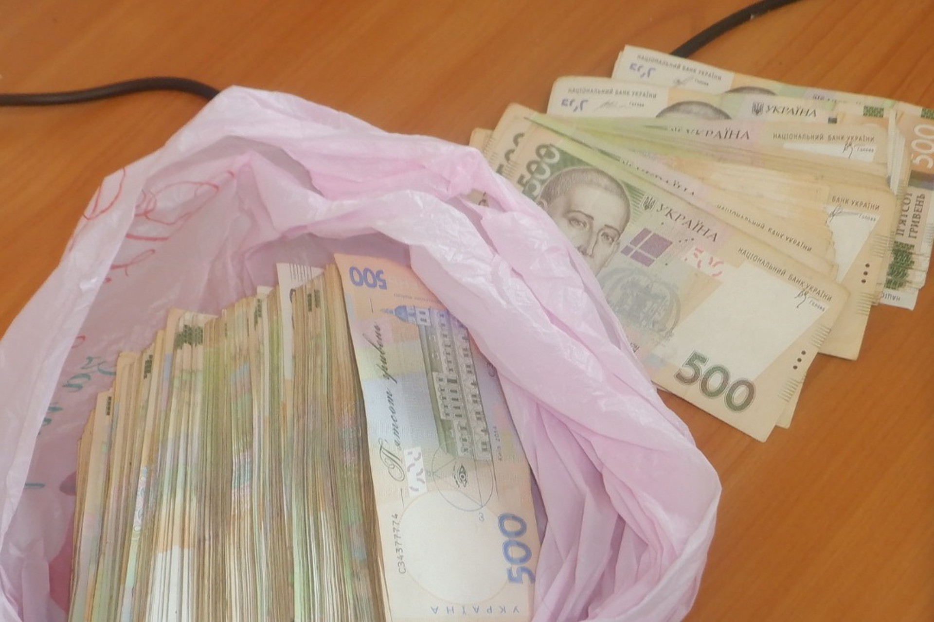 ФТС сообщила о задержании украинки, пытавшейся вывезти в Латвию миллион гривен