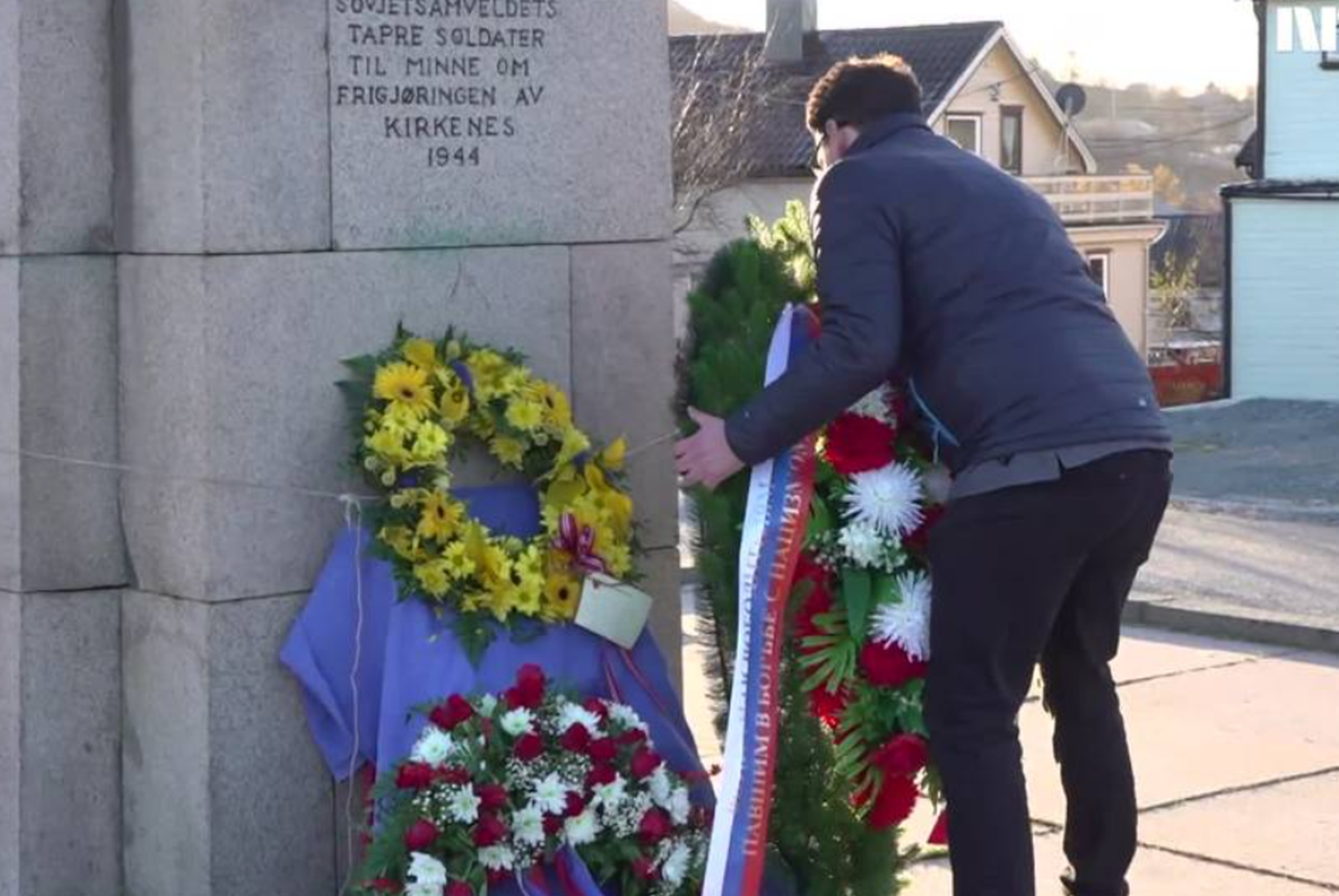 В Норвегии убрали российский венок с памятника советским солдатам