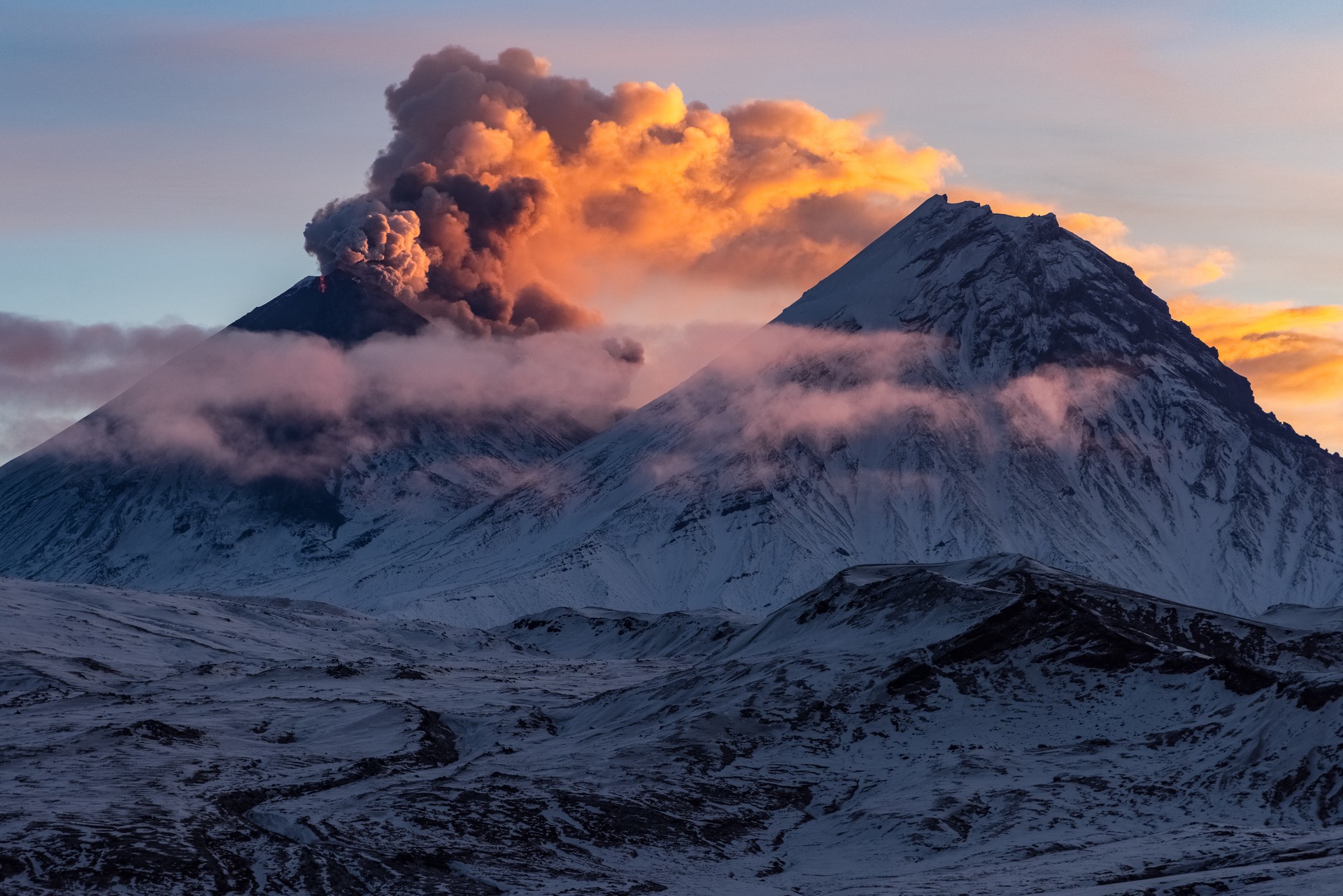 Гордость и лава: чем грозит извержение крупнейшего вулкана Камчатки и Евразии
