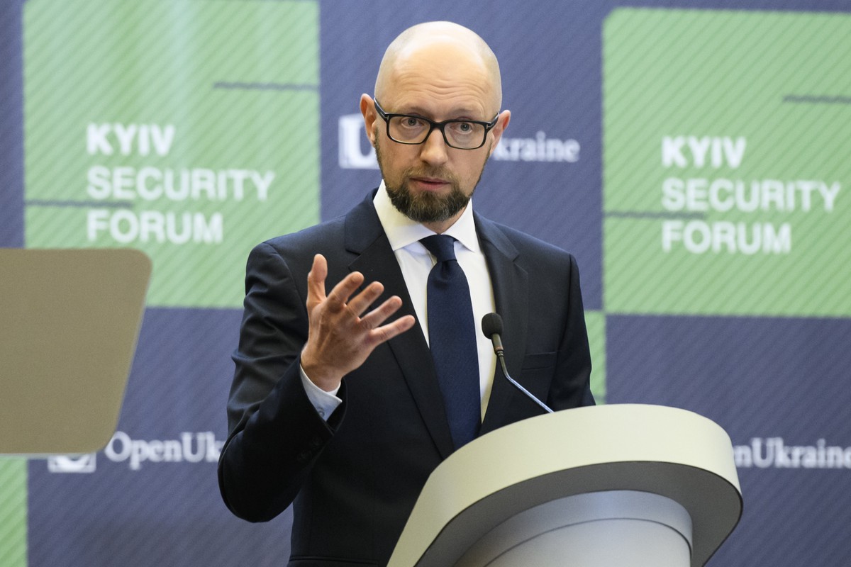 СК РФ заочно предъявил обвинение бывшему премьер-министру Украины Яценюку