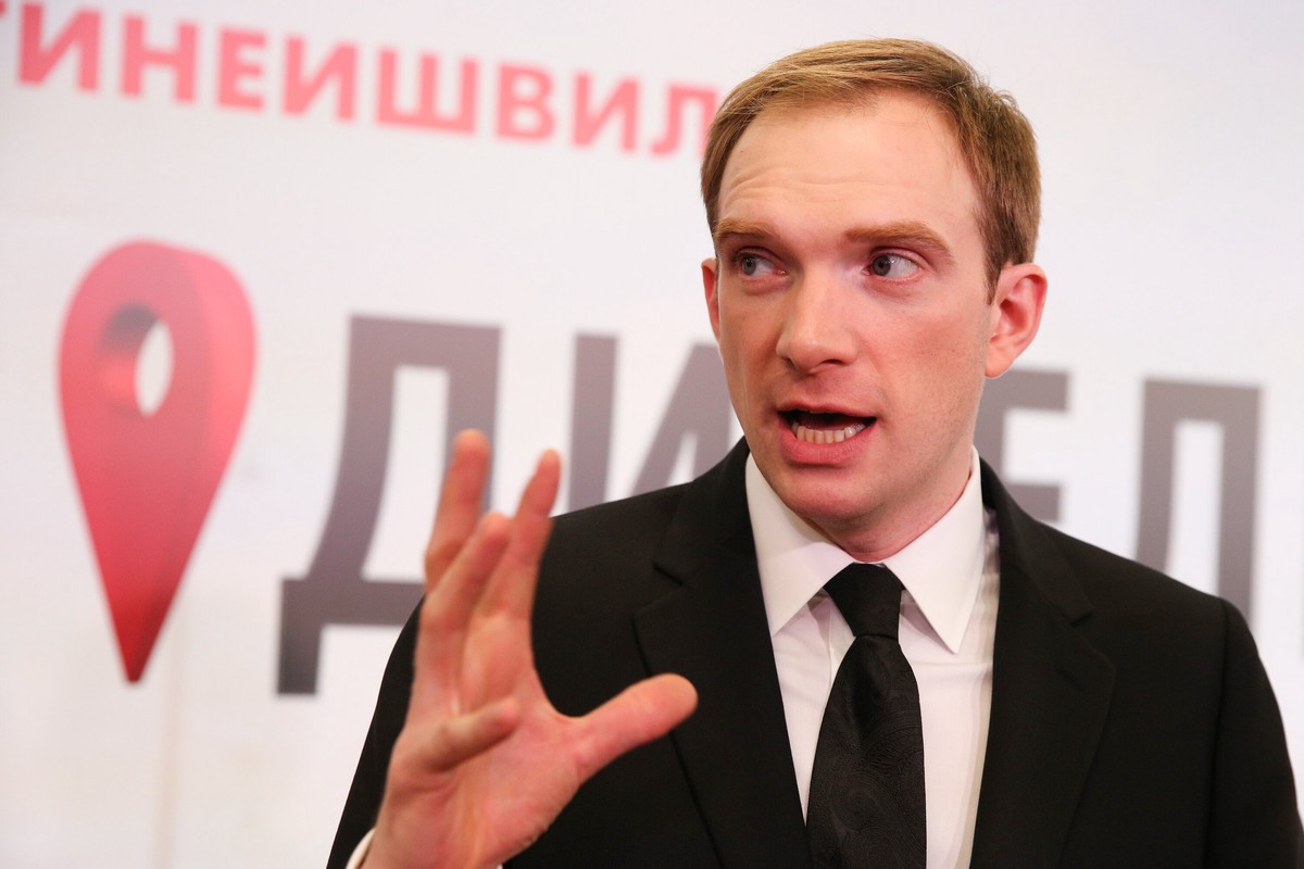 Андрей Бурковский начал продавать в США билеты на встречу с собой