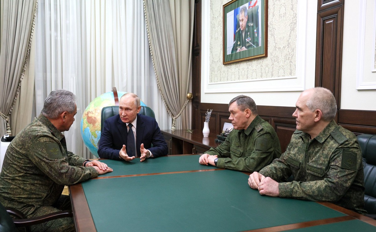 Военный эксперт объяснил, зачем Путин посетил штаб ЮВО сразу после визита в Казахстан