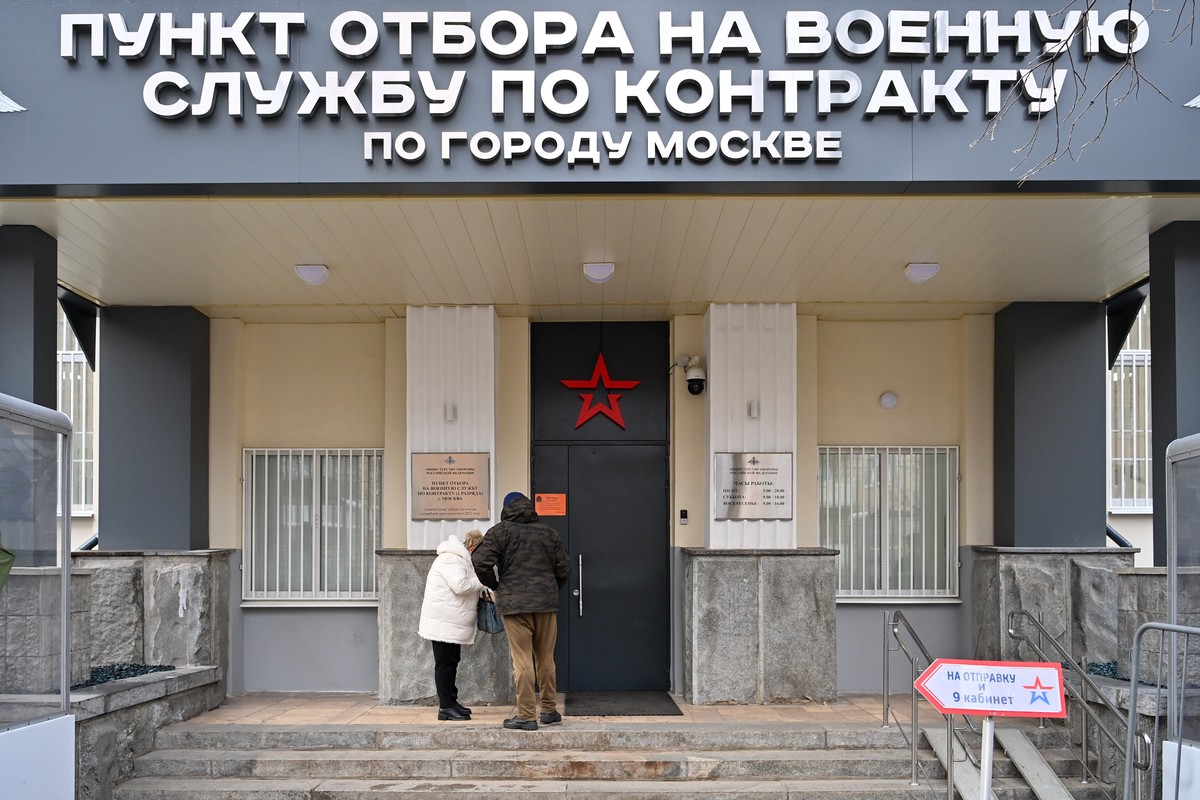 Проект МО РФ о предельном возрасте для контрактников исчез с портала правовых актов