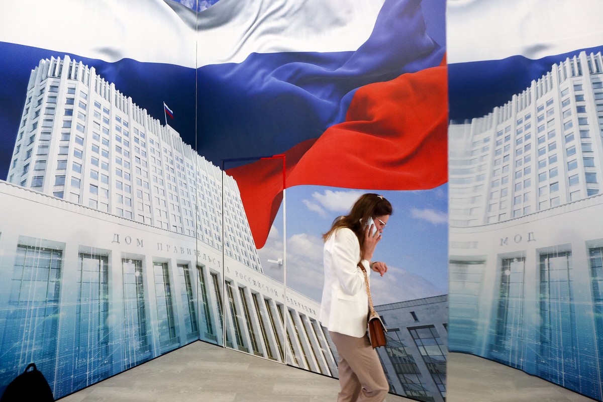 Правительство РФ смягчило требование об обязательной продаже валютной выручки
