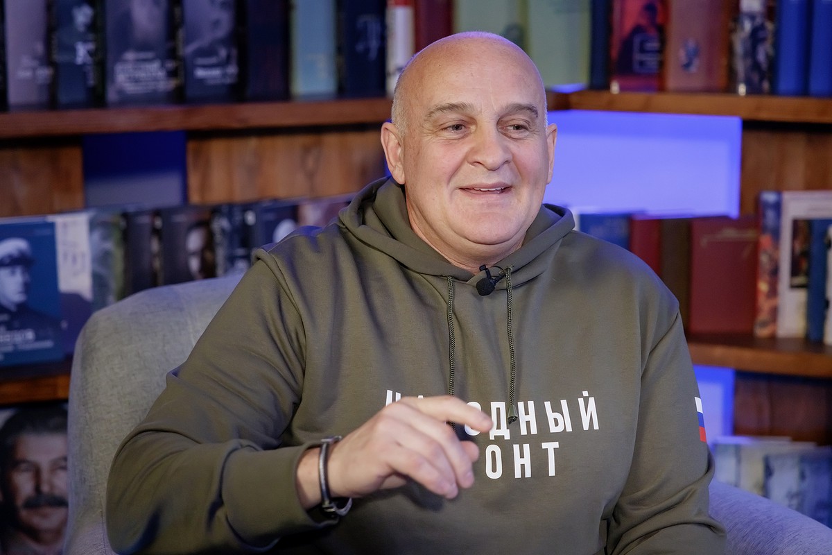 Артист Огурцов предложил актёру Кологривому доказать стремление быть первым 