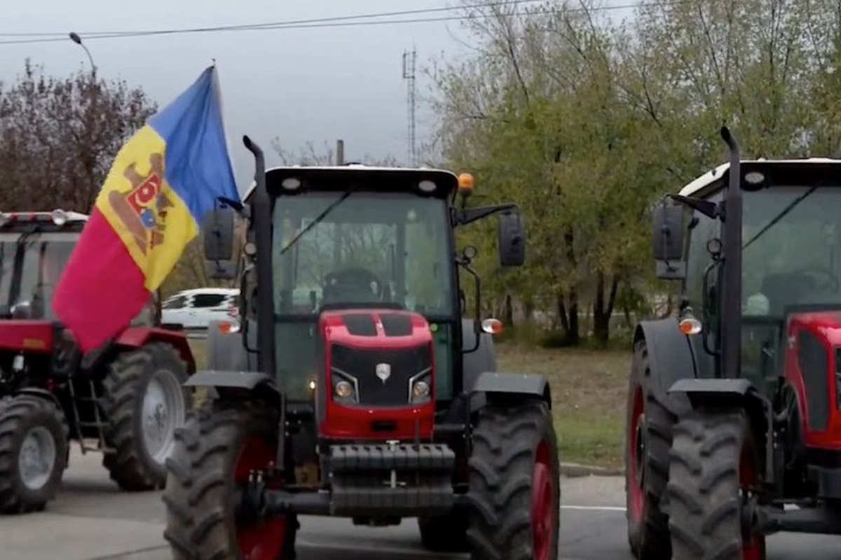 Фермеры в Молдавии продолжают протесты у здания правительства
