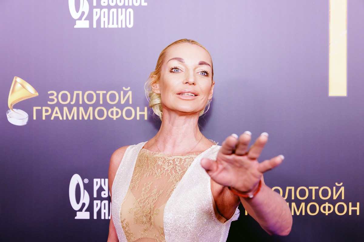 Анастасия Волочкова пригрозила судами журналистам, которые плодят слухи о свадьбе дочери