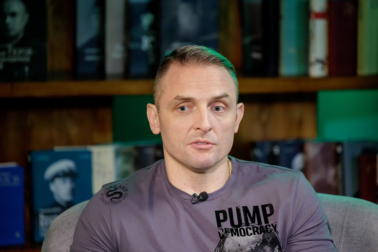 Аскольд Запашный поздравил россиян с 80-летием Победы