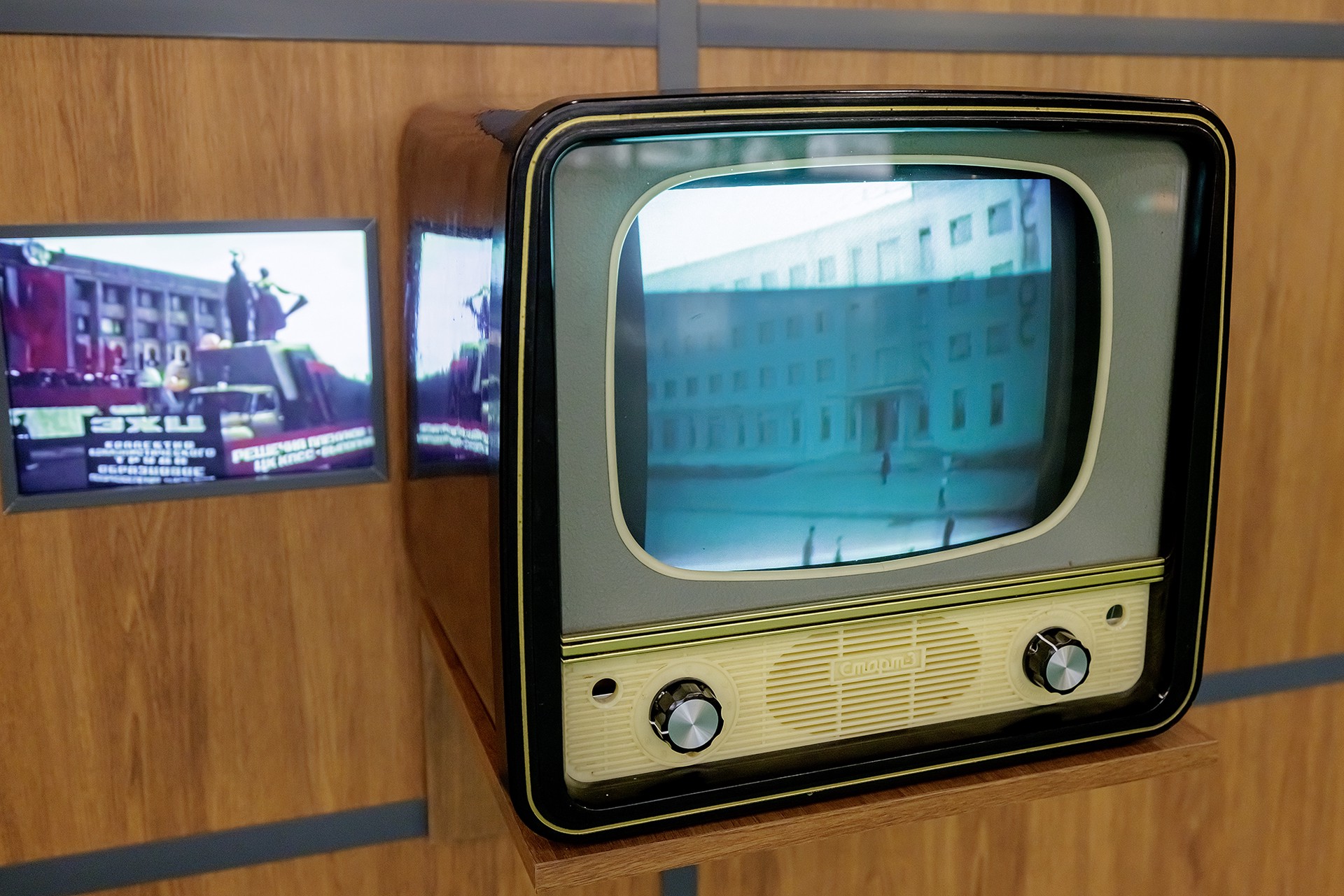 Проклятие старого телевизора: странные сигналы и голоса в канун Нового года