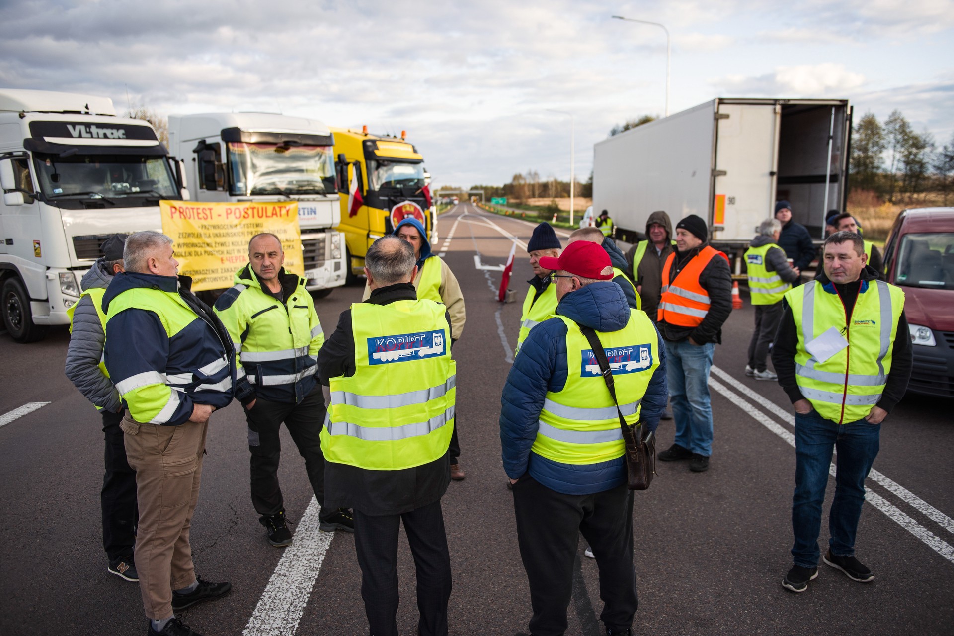 Польские дальнобойщики протестуют на украинской границе