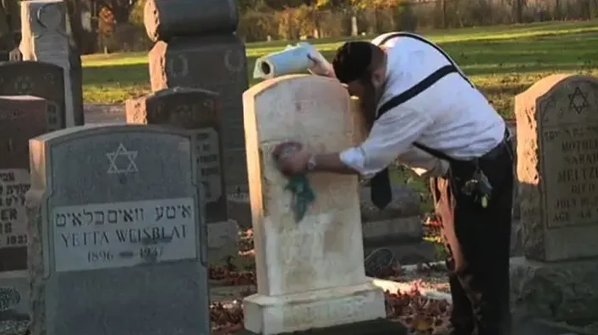 В США неизвестные осквернили еврейское кладбище