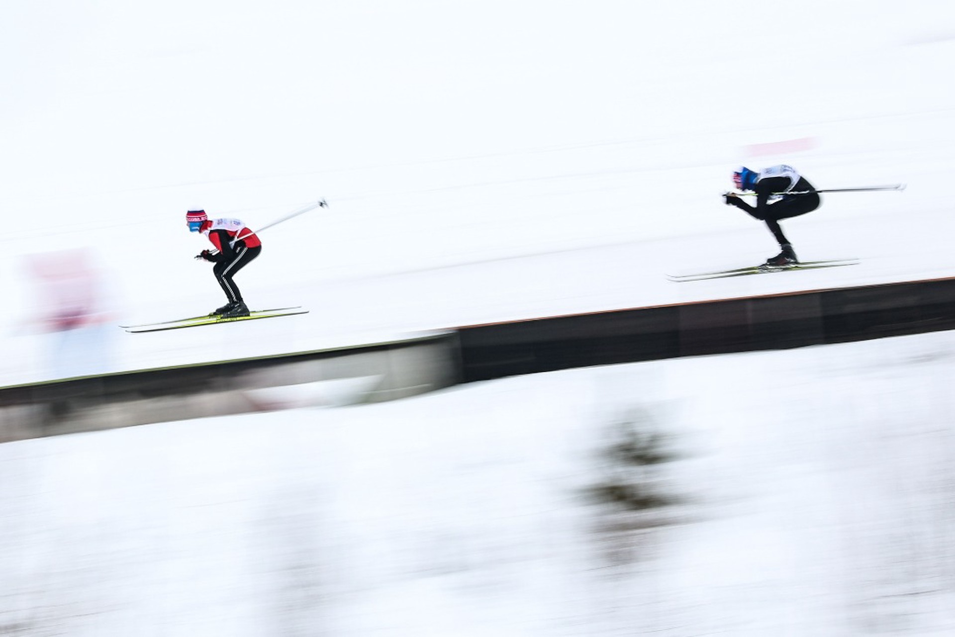 СМИ: Шведские лыжники в качестве призовых получают колбасу 