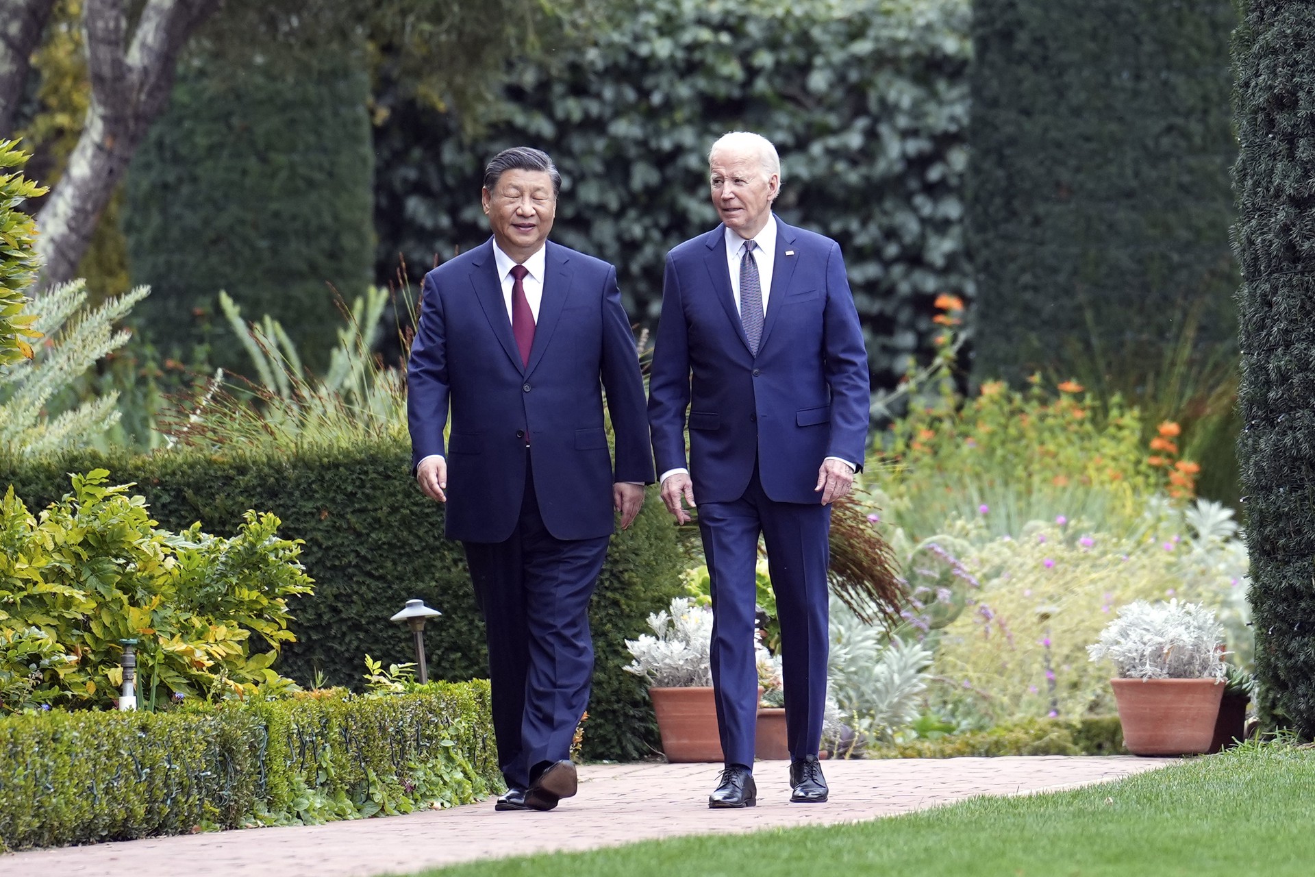 Китайская спина: какой намёк Си вряд ли понял Байден