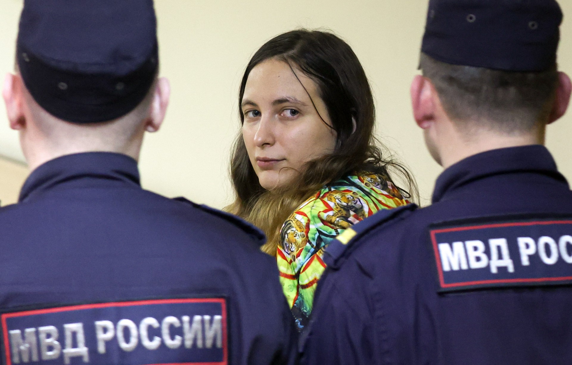 Суд в Петербурге приговорил художницу Скочиленко к семи годам колонии за распространение фейков о спецоперации