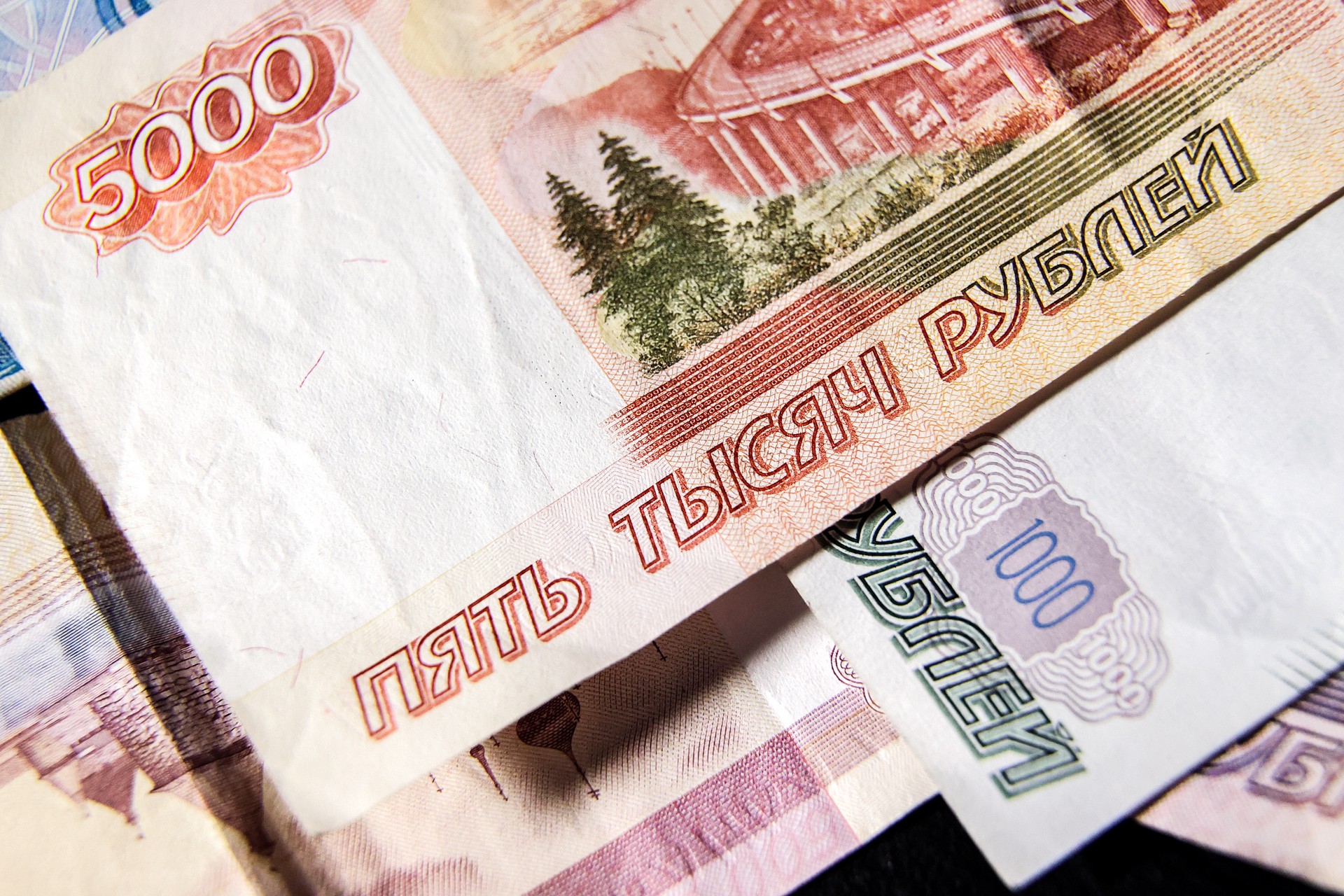 МРОТ поднимают до 19 242 рублей: в каких случаях работодатель сможет платить меньше