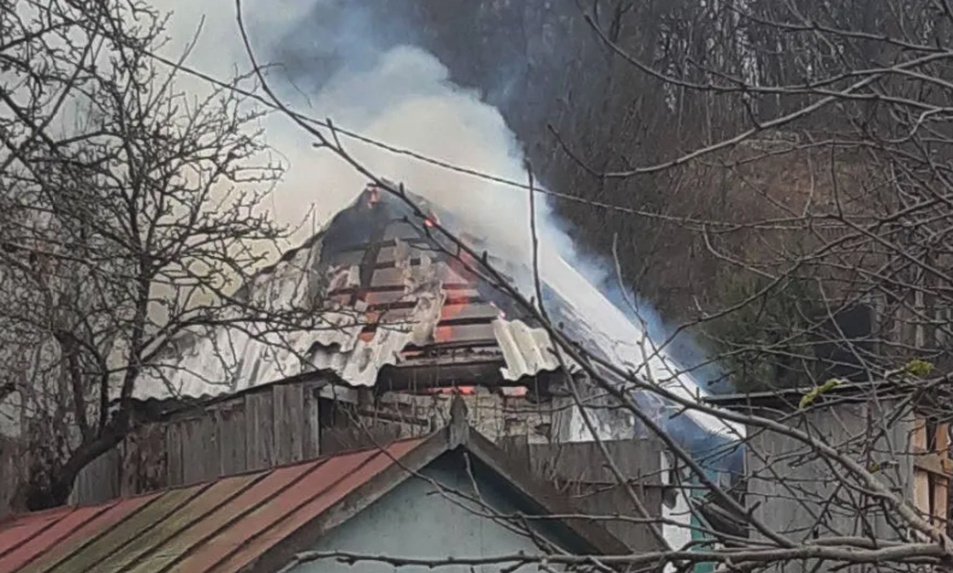 Украинский дрон сбросил боеприпас на дом в Новой Таволжанке в Белгородской области