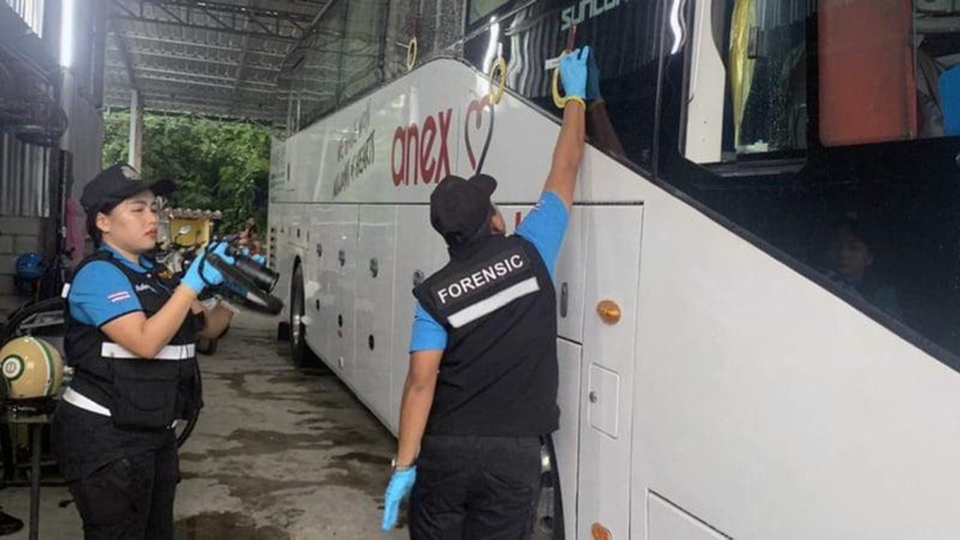 На Пхукете автобус с туристами из России обстреляли из рогатки 