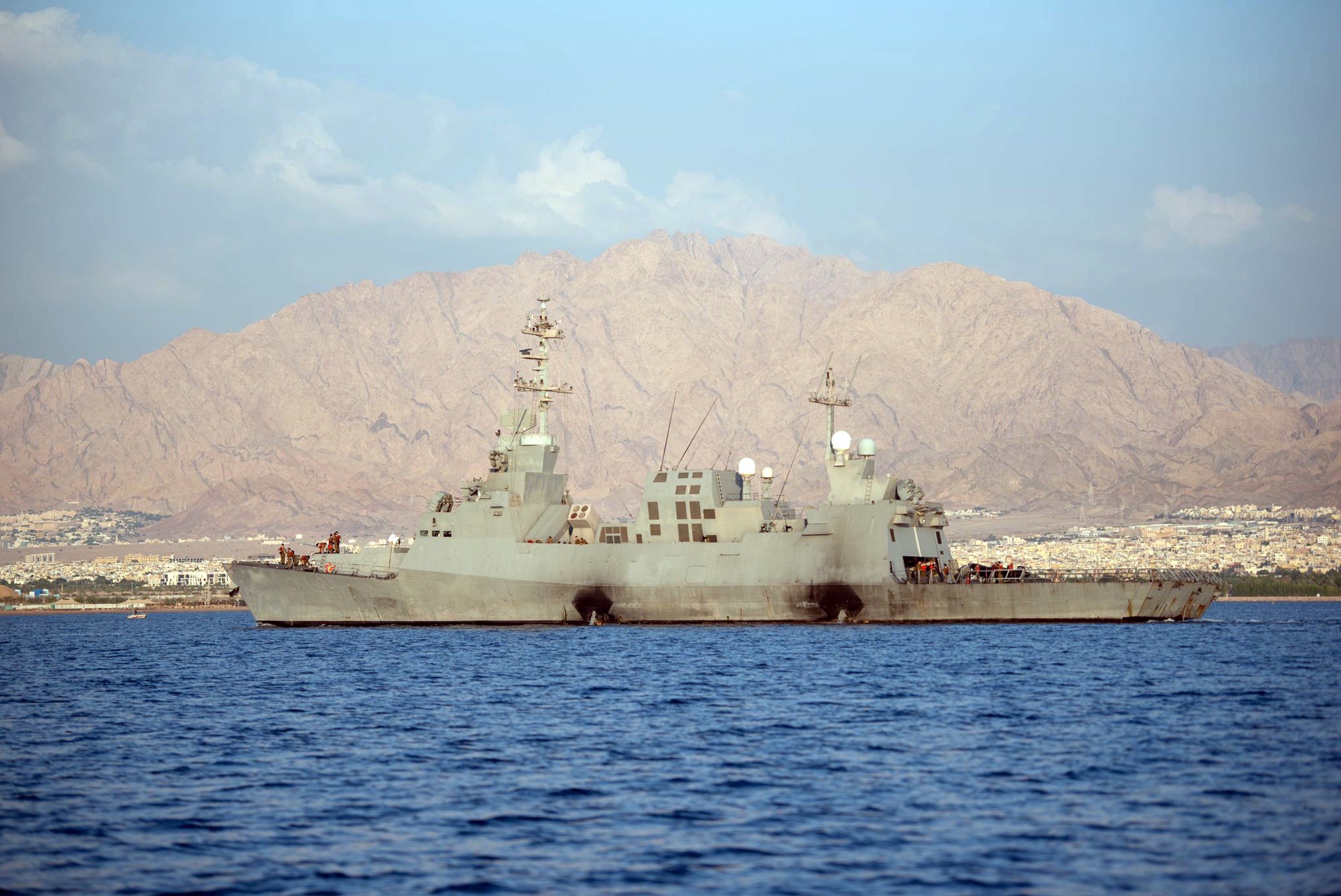 ВМС Индии отправит боевые корабли в Аравийское море после атаки на танкер