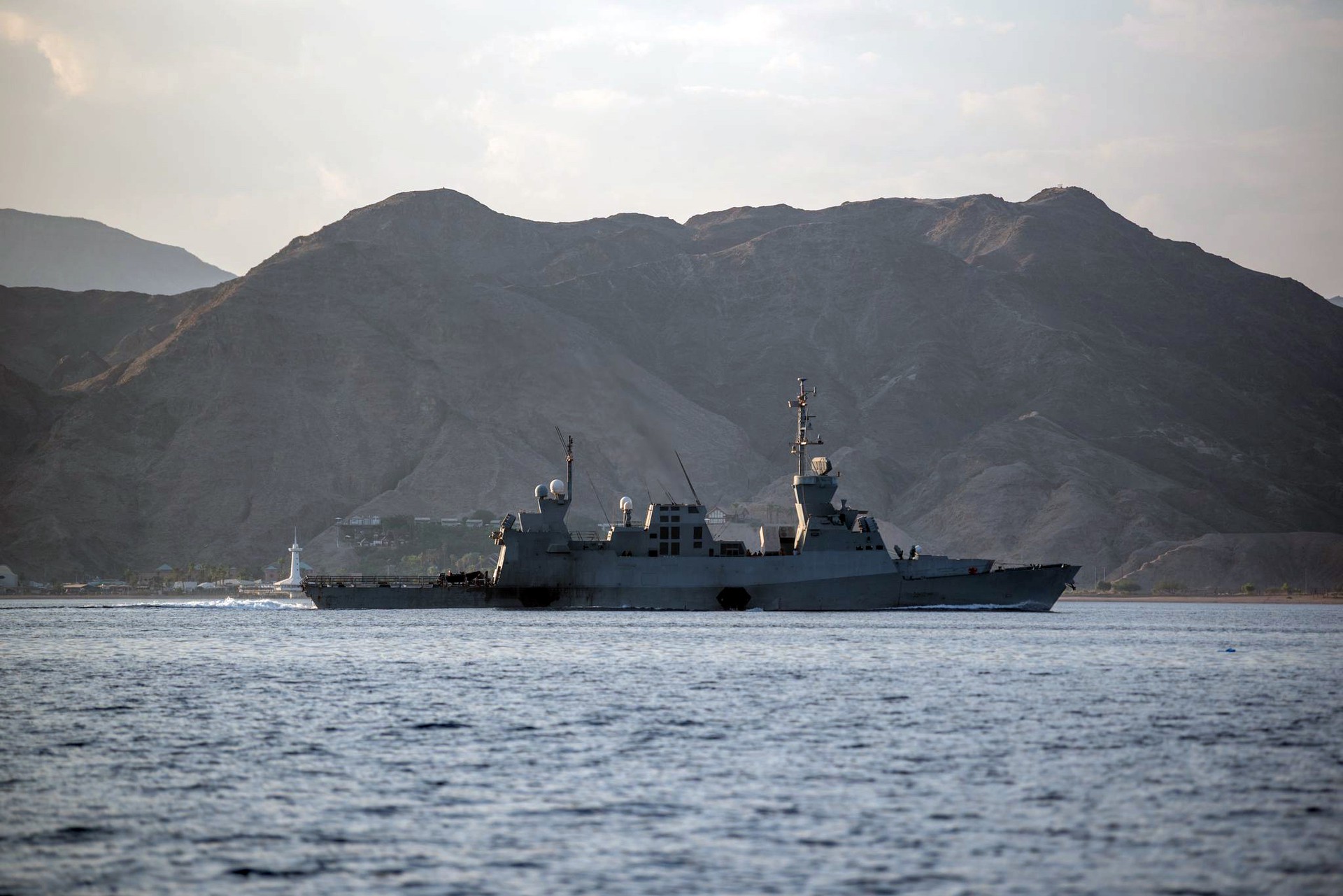 UKMTO: Пожар начался на судне в Аденском заливе после попадания ракеты
