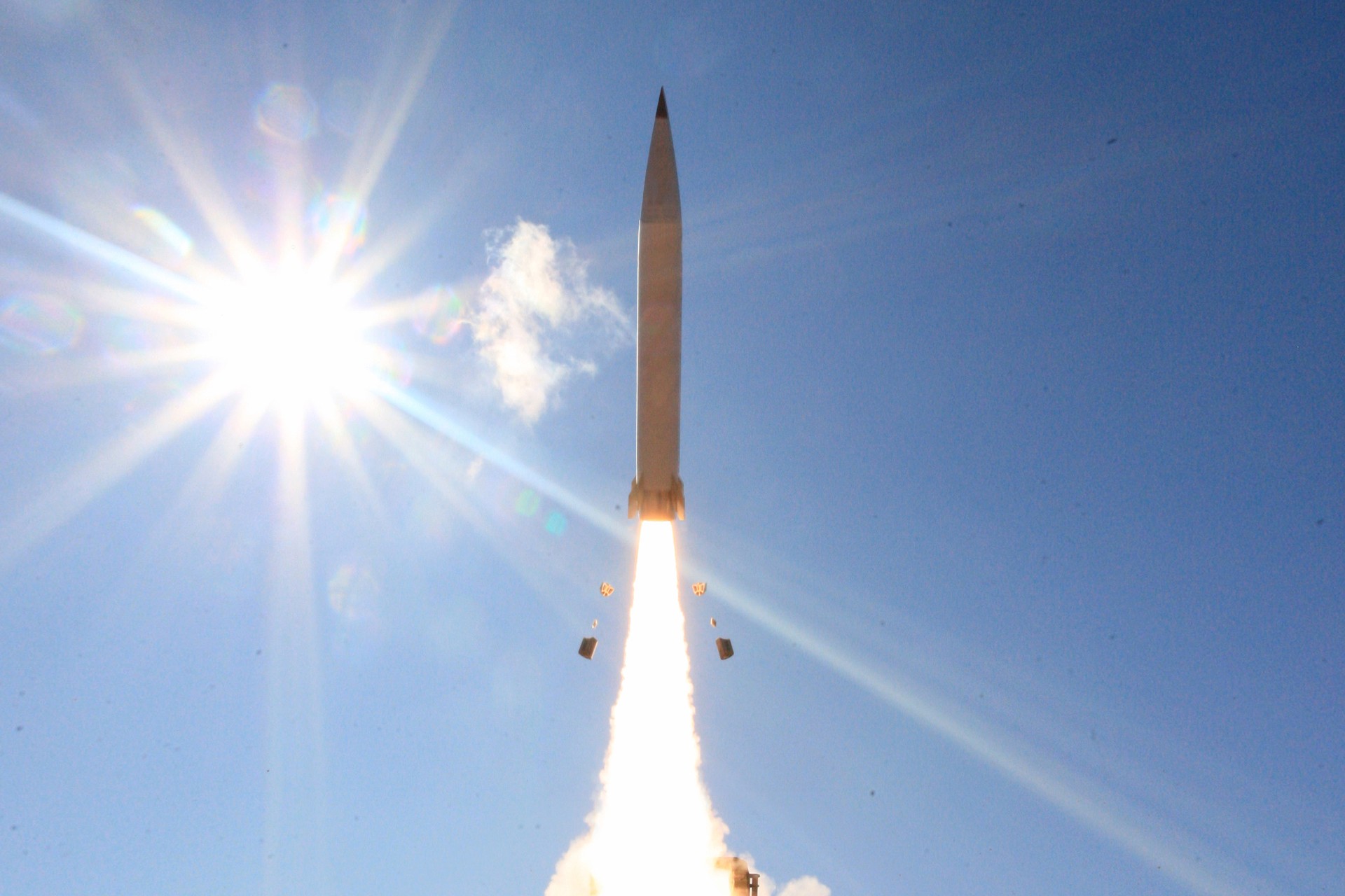 США работают над предоставлением Киеву нового варианта ракеты ATACMS ещё большей дальности