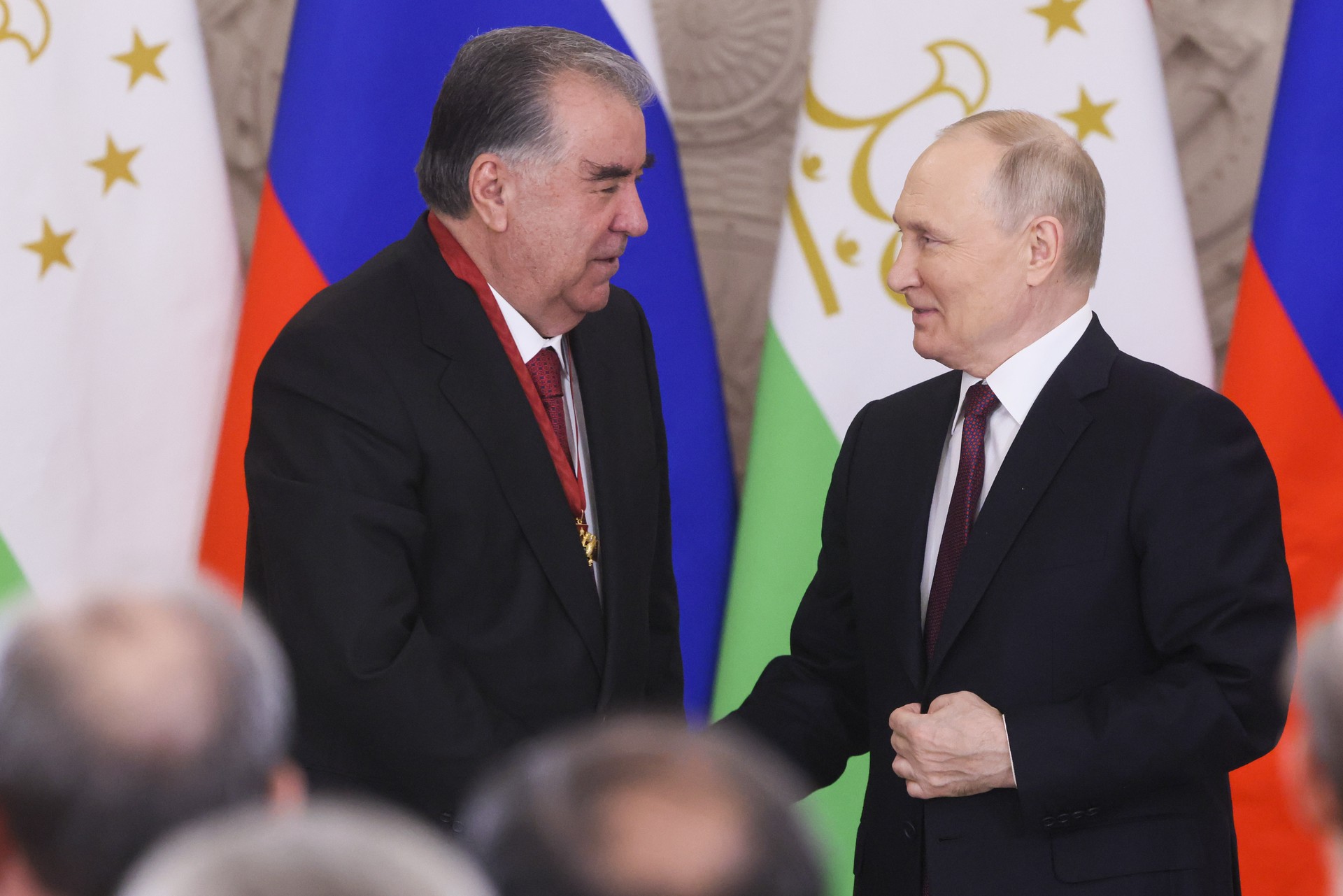 В Кремле сообщили о продолжении переговоров Путина и Рахмона за неформальным завтраком