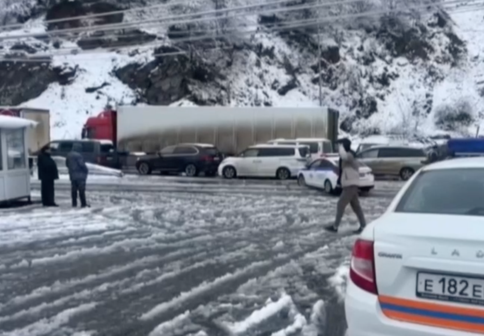 Дорогу из Владикавказа до Ларса закрыли из-за непогоды