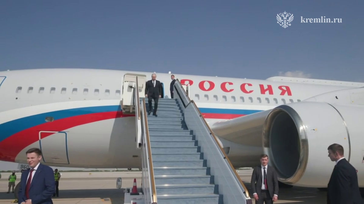 Владимир Путин прибыл в Абу-Даби 
