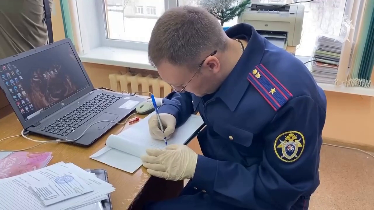 Следователи начали допрос директора брянской гимназии, где произошла стрельба