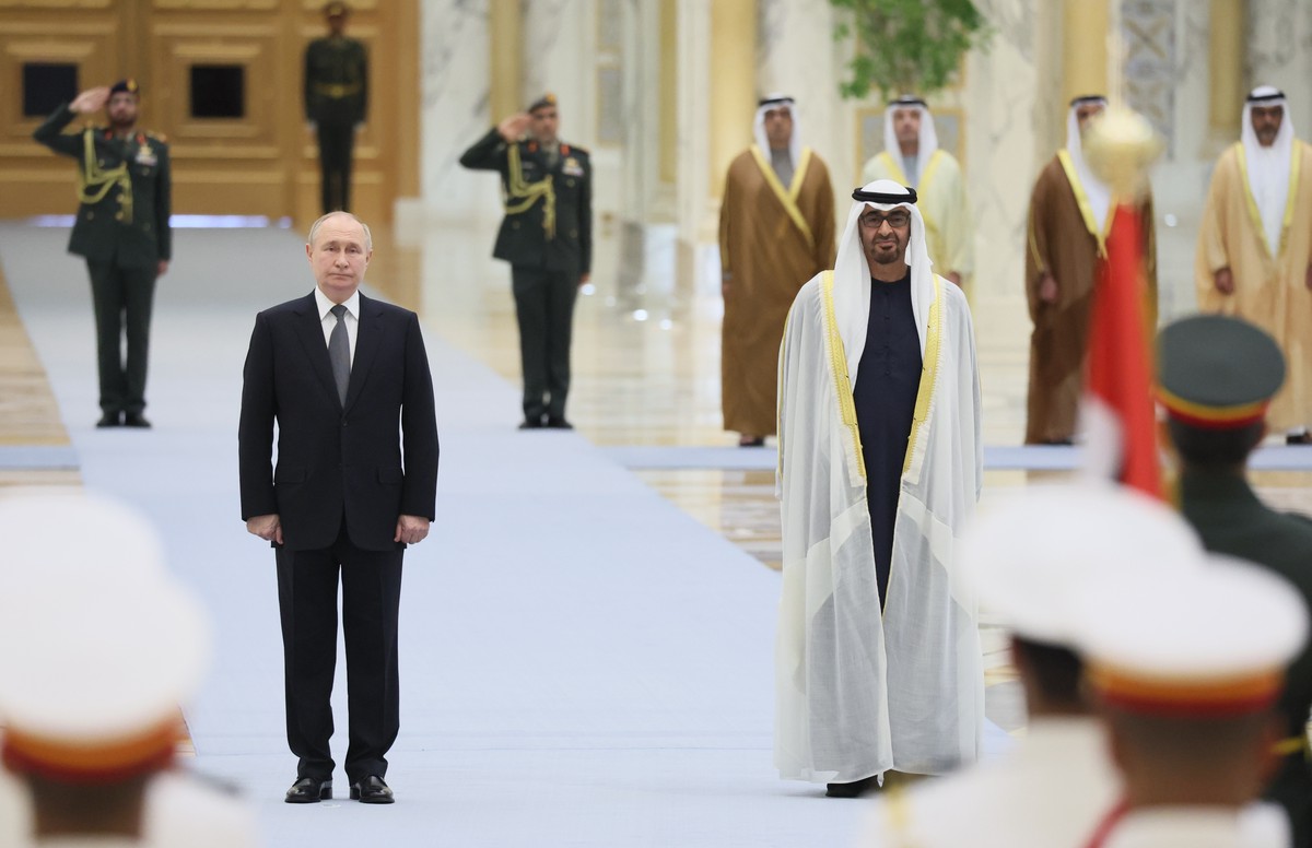 Дорожка не та? Как западные СМИ пытались преуменьшить важность визита Путина в ОАЭ и Саудовскую Аравию