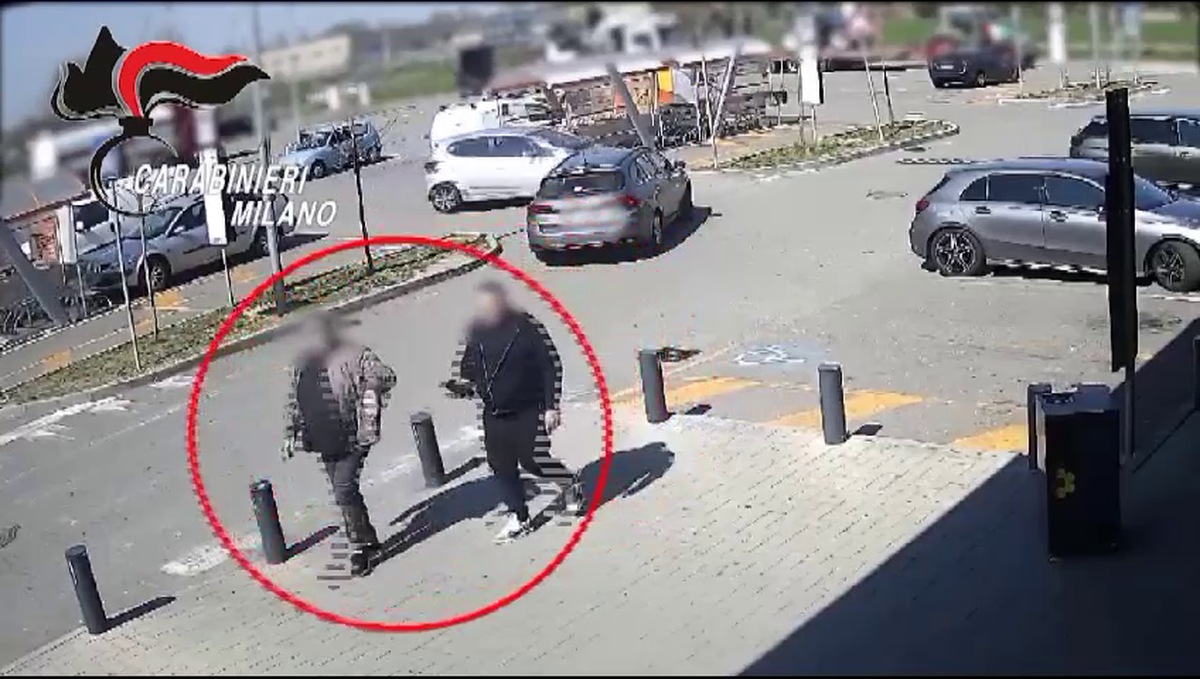 Полиция Милана опубликовала кадры побега сына красноярского экс-губернатора Артема Усса