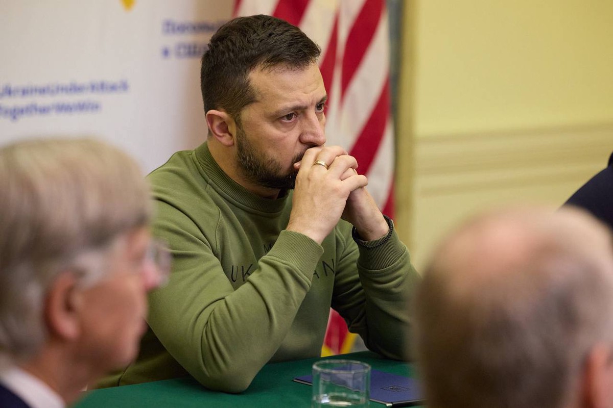 Политолог объяснил, почему попытки Зеленского остаться у власти приведут к развалу Украины