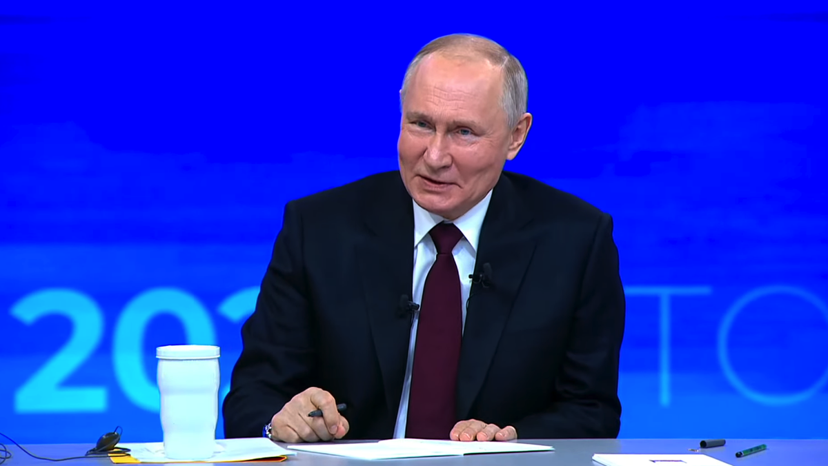 «Почему наши войска не бьют по Банковой в Киеве»: о чём россияне спрашивают Путина 