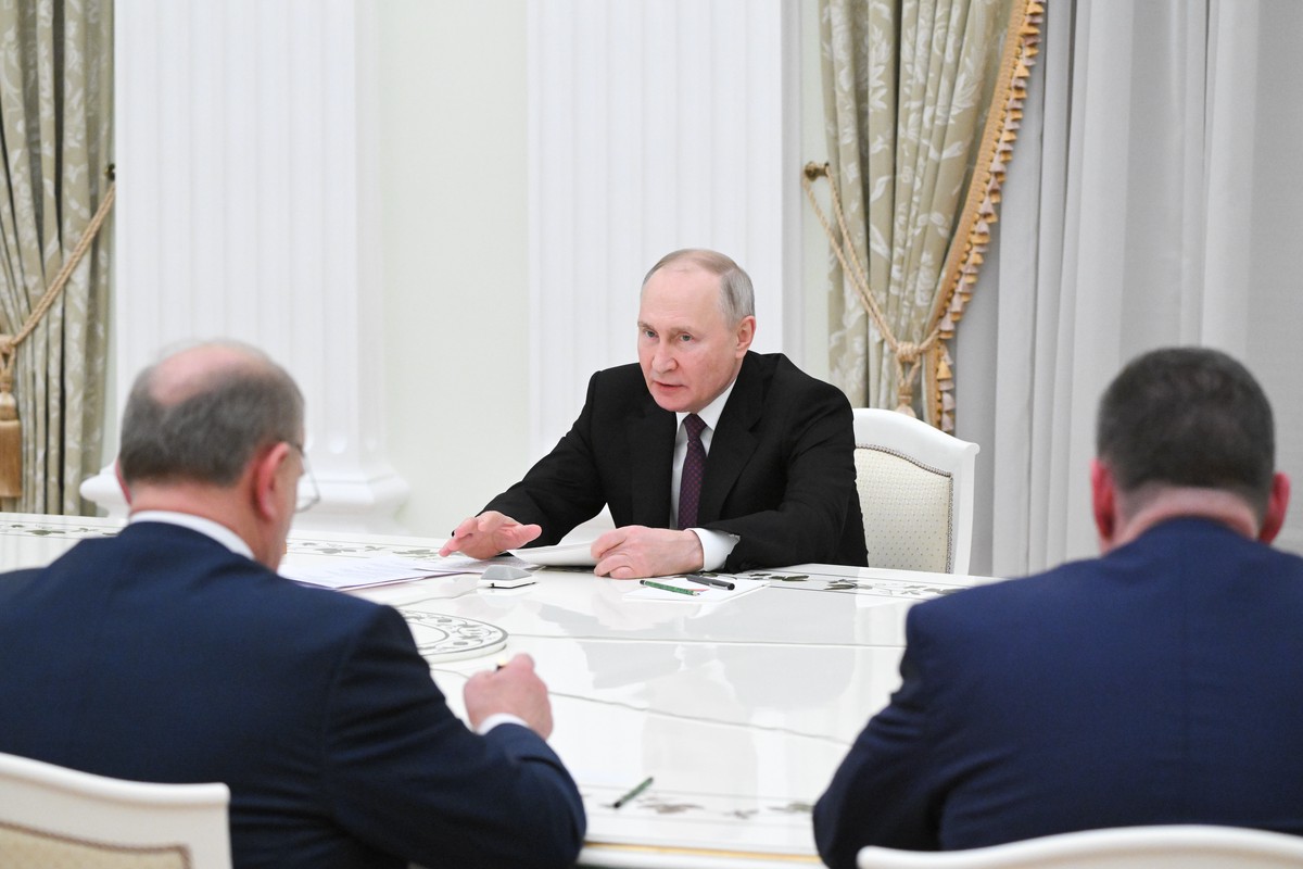 Путин поблагодарил парламент за защиту нацинтересов РФ на международной арене