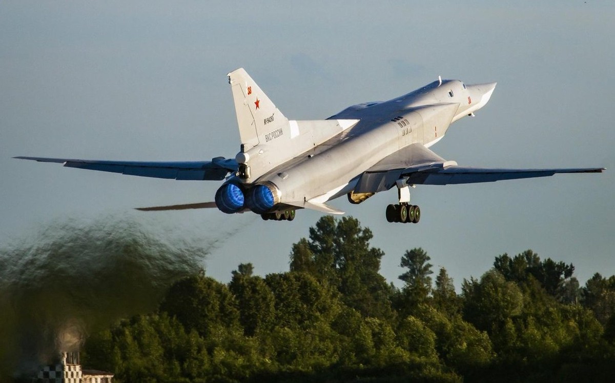 Минобороны: Самолёт Ту-22М3 потерпел крушение в Иркутской области