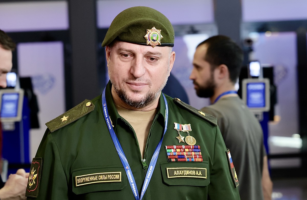 Алаудинов назначен замначальника ГУ по военно-политической работе Минобороны РФ