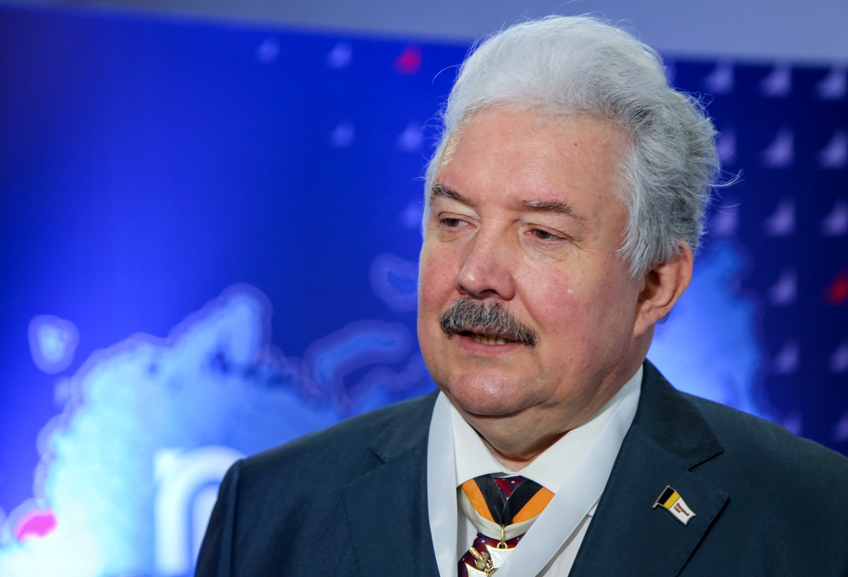 Бабурин вышел из предвыборной гонки за пост президента и призвал поддержать Путина 