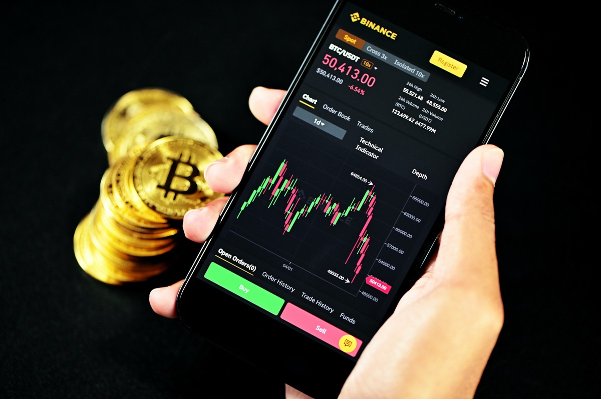 Криптобиржа Binance попросила россиян закрыть позиции до 29 декабря 