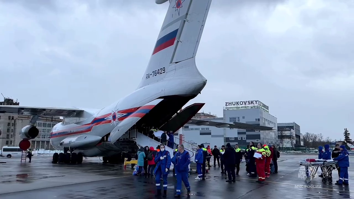Спецборт МЧС с пострадавшими при обстреле Белгорода прибыл в Москву
