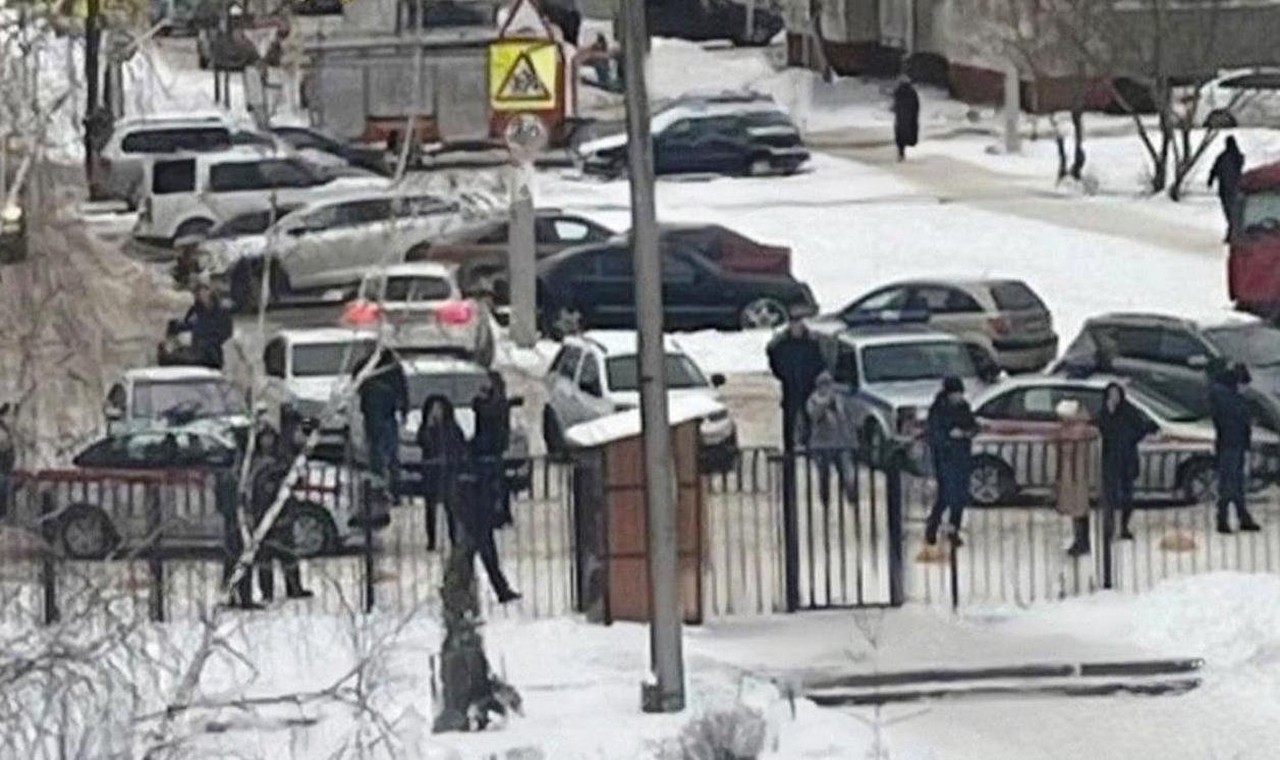Полиция Брянска сообщила, что гимназия, где произошла стрельба, охранялась