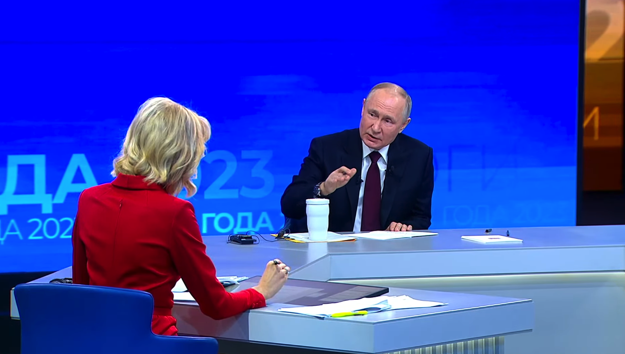 Путин заявил, что Россия не отказывается от доллара