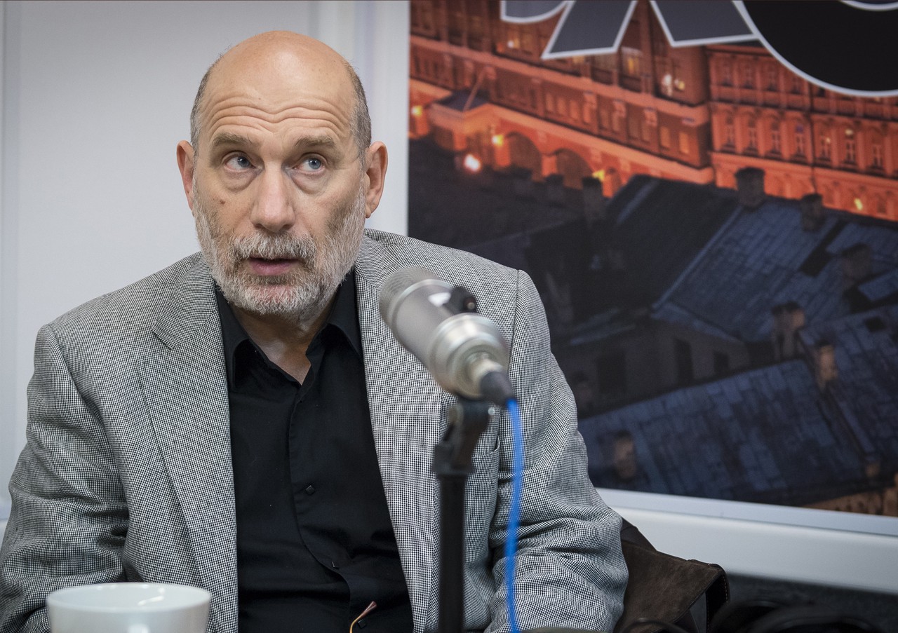 Замглавы Росфинмониторинга рассказал о включении Акунина* в список экстремистов