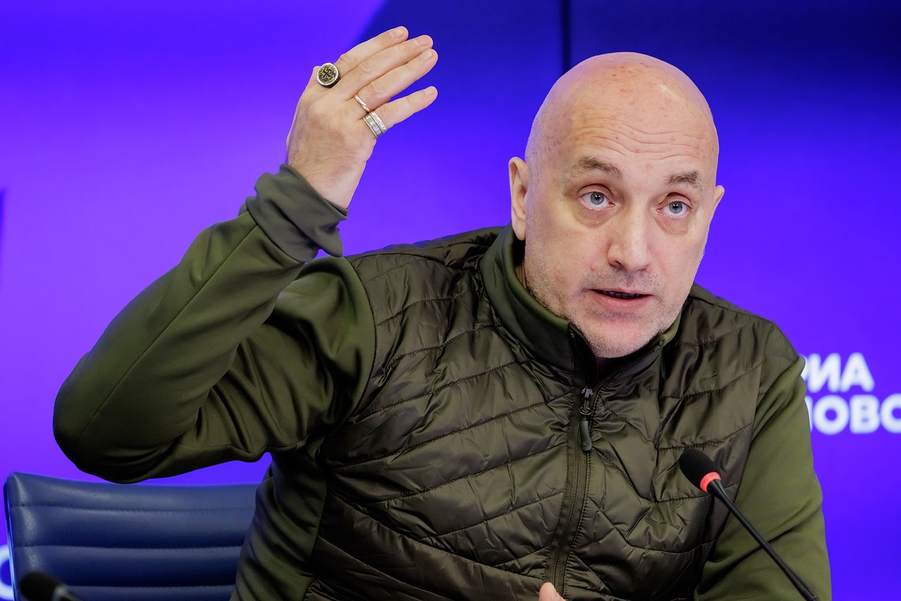В зад и обратно: зачем Прилепин обещает амнистию заукраинцам