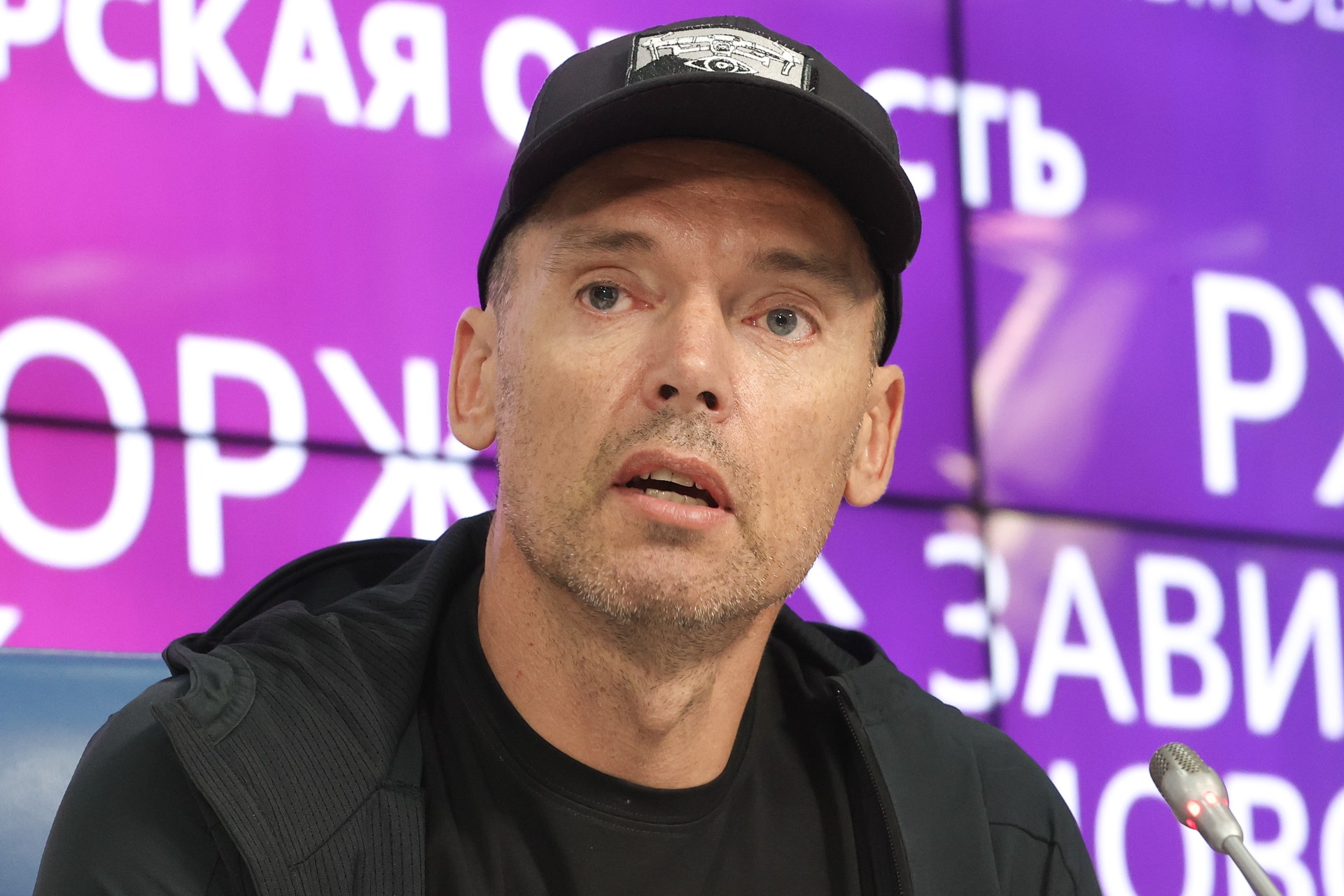 Актеру Мамаеву на съемках шоу «Привет, Андрей» не разрешили находиться в бейсболке с российским флагом