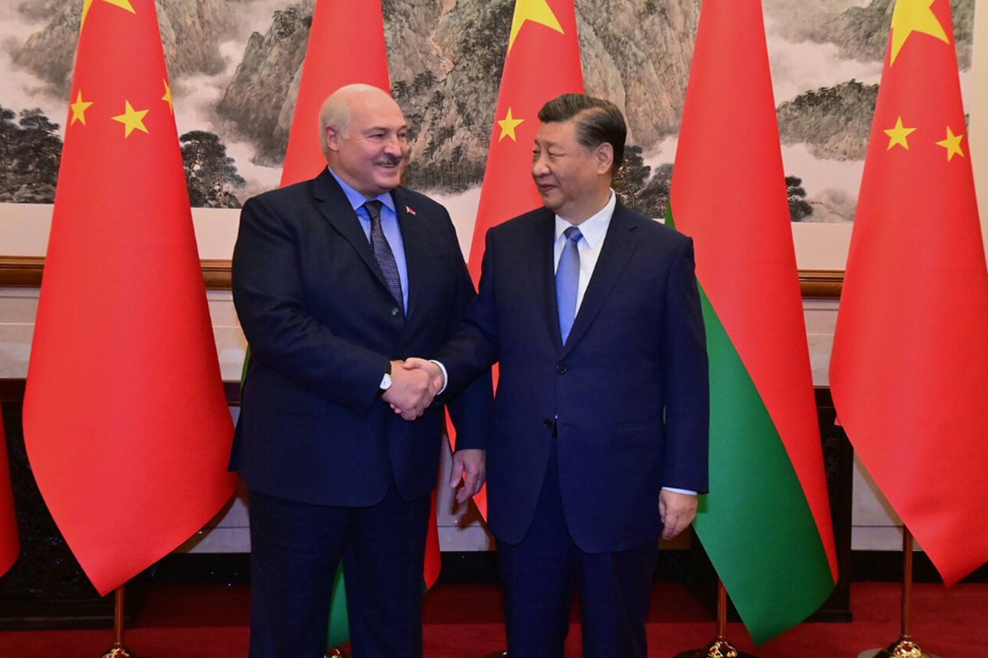 Политолог: встреча Лукашенко и Си Цзиньпина связана с Путиным