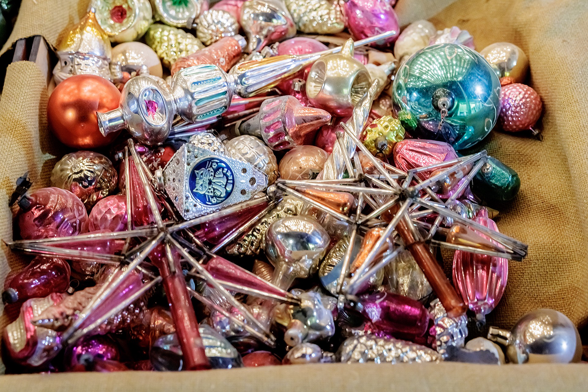 Эксперт объяснил, когда лучше покупать елочные игрушки для экономии сотен тысяч рублей