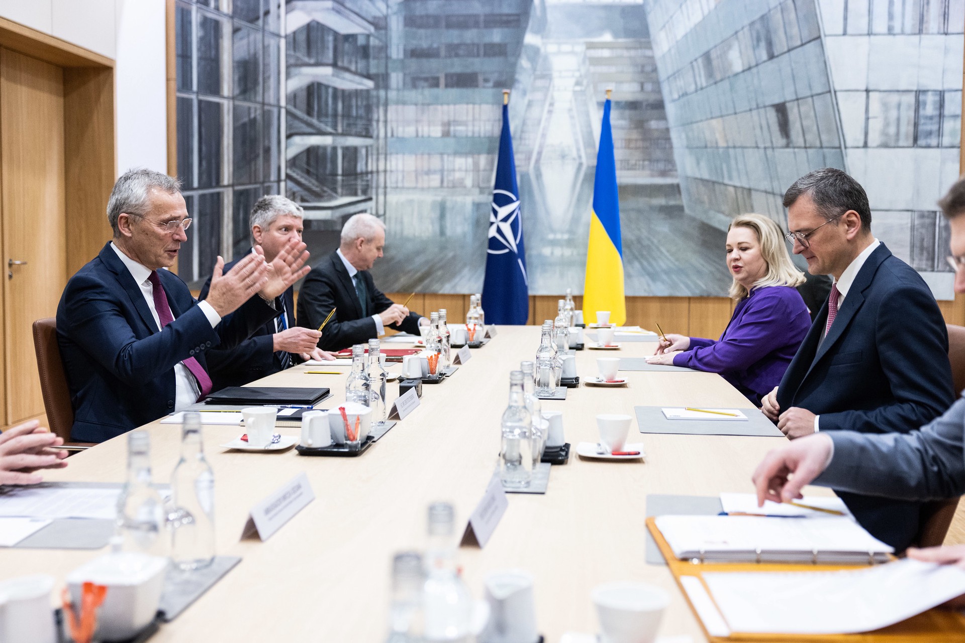 Столтенберг призвал признать, что страны НАТО не предоставили Украине обещанную помощь