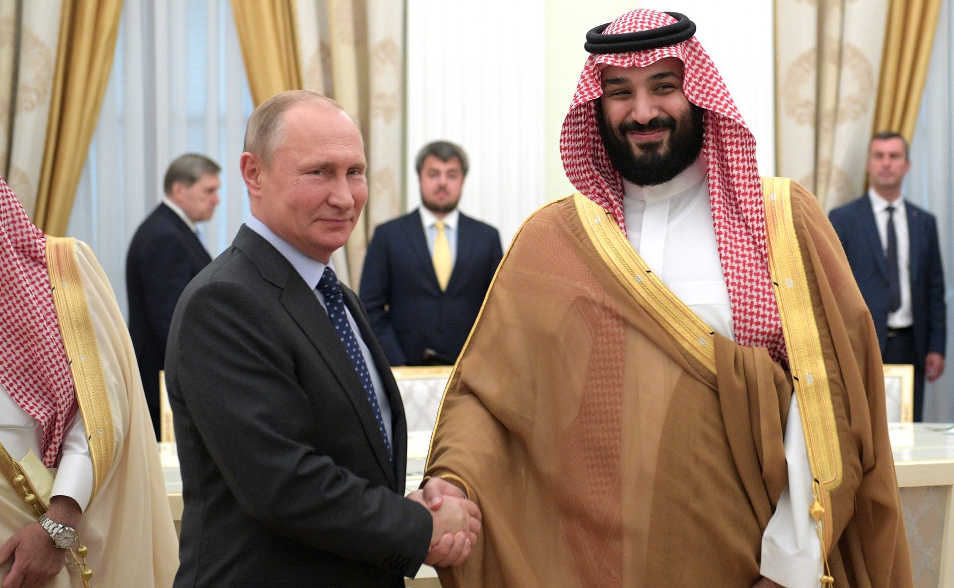 FT: Саудовская Аравия отложила поездку кронпринца в Лондон перед визитом Путина